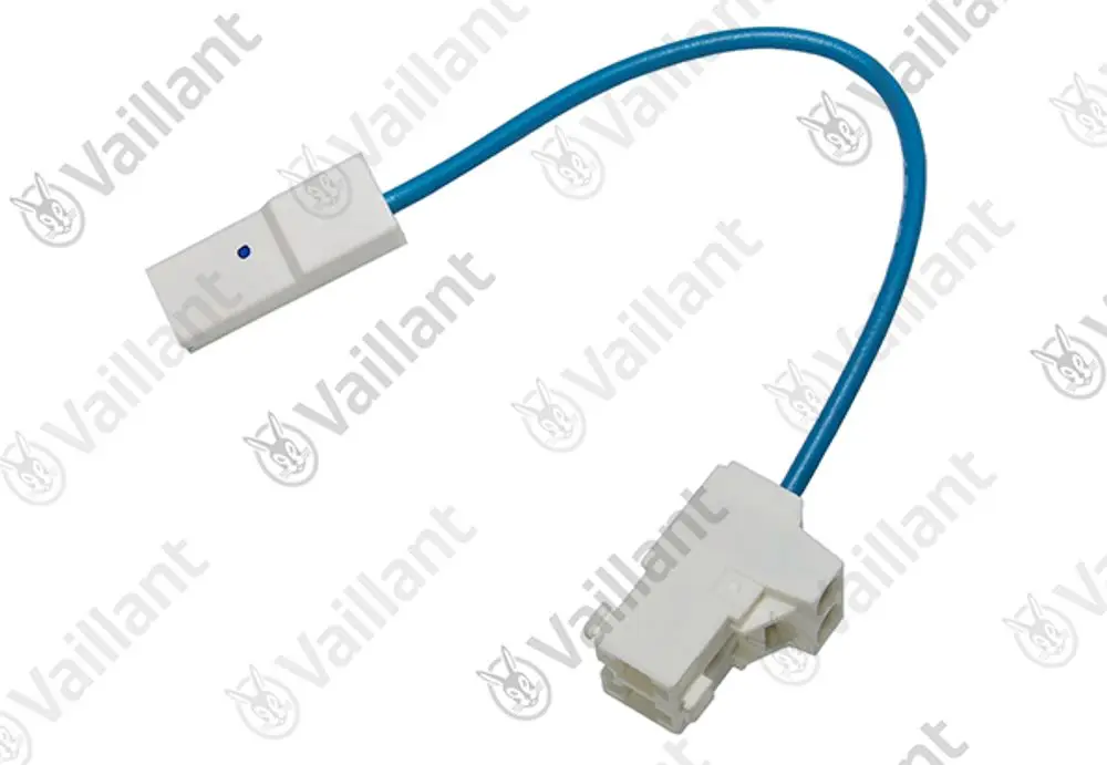 Vaillant Kabelbaum mit zwei Anschlusssteckern, verbunden durch ein blaues Kabel. Die Stecker sind in weißer Kunststoffausführung.